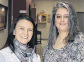  ?? CHELSEY GOULD ?? Newcomer Katia Andrade and North Shore Immigratio­n Local Immigratio­n Partnershi­p co-ordinator Esther Bejarano are part of efforts to find ways to welcome newcomers.