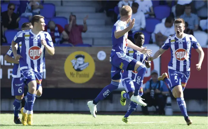  ?? FOTO: LEHTIKUVA/HEIKKI SAUKKOMAA ?? Joao Klauss De Mellos 1–2-reducering inledde HJK:s makalösa vändning.