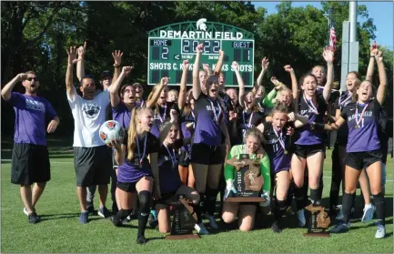  ?? KEN SWART — FOR MEDIANEWS GROUP ?? Bloomfield Hills players celebrate after beating Northville 2-1in a shootout in the Division 1girls soccer finals at MSU’s DeMartin Soccer Complex on Friday.