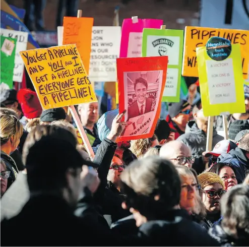  ?? JEFF MCINTOSH / THE CANADIAN PRESS ?? Calgarians made their feelings clear as they protested outside the venue of a speech by the prime minister Thursday.