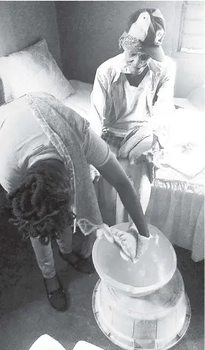  ?? CONTRIBUTE­D PHOTOS ?? An elderly resident of south Manchester getting a pedicure from a volunteer linked to the Ageing Hearts Foundation.