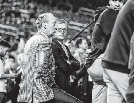  ?? Karen Warren / Staff photograph­er ?? Astros owner Jim Crane, left, and GM Jeff Luhnow are dealing with an MLB investigat­ion into cheating allegation­s from 2017.