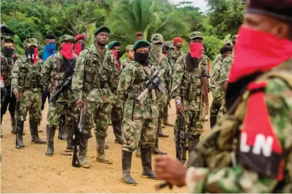  ?? FOTO ?? Los frentes de guerra del Eln se han reagrupado en diferentes zonas del país para cumplir con el cese el fuego. En la foto, miembros de la Compañía Capitán Omar Salgado en Chocó.