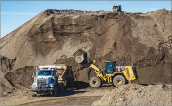  ?? GNWT/JAMES MACKENZIE VIA CP ?? Constructi­on on the Inuvik Tuktoyaktu­k highway in Inuvik is shown in this undated handout photo. The new 120-kilometre all-weather gravel road, which opens Wednesday, is Canada’s first land link to its Arctic coast.