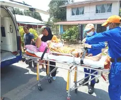  ??  ?? The senior citizen is wheeled to an ambulance before being sent to hospital.