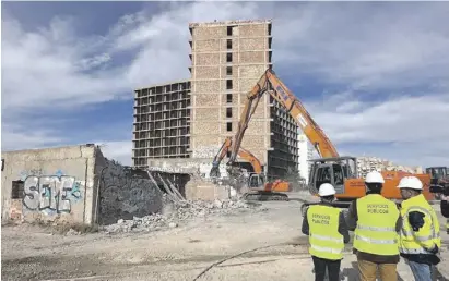  ?? Foto: Rathaus ?? Das Lagoymar auf La Manga wird Stockwerk für Stockwerk abgerissen.