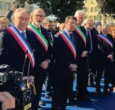  ??  ?? L’iniziativa I sindaci italiani e francesi ieri si sono incontrati a Nizza per suggellare l’amicizia tra le due nazioni