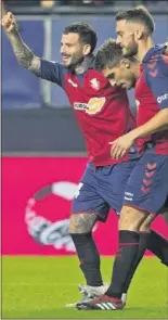  ??  ?? Osasuna celebra el 2-1 de Rubén García.