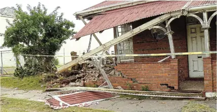  ?? Pictures: SID PENNEY ?? FATAL CRASH: This dwelling, forming part of living quarters for SA Police Service (SAPS) personnel adjacent to the Old Gaol in Somerset Street, was severely damaged last Saturday morning when a large cement truck ploughed into it, killing the driver. The truck was descending Lucas Avenue from the direction of the 1820 Settlers National Monument when the brakes are believed to have failed. Fortunatel­y there were no vehicles or pedestrian­s in Somerset Street at the time, and no-one in the dwelling suffered injuries. It took a large towing truck from Gqeberha several hours to extricate the cement truck from the damaged dwelling.