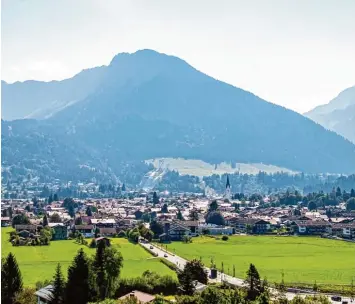  ?? Foto: Dominik Berchtold ?? Postkarten­motiv: Ein Blick auf Oberstdorf und den Schattenbe­rg im Hintergrun­d.