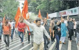  ?? HT PHOTO ?? Maratha protesters at Bajirao road during Maharashtr­a bandh in Pune, on Tuesday.