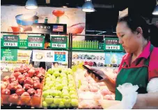  ?? AFP ?? RESPUESTA. China anunció la imposición de aranceles comerciale­s a las frutas y carnes importadas de EUA.