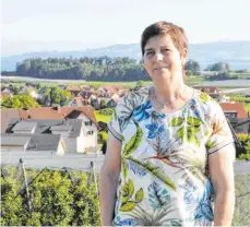 ?? FOTO: ISABEL DE PLACIDO ?? Den Blick auf Wasserburg hat Annemarie Beck nach 30 Jahren im Gemeindera­t am besten von der Antoniuska­pelle aus.