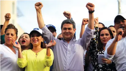  ?? (Reuters/Jorge Cabrera) ?? HONDURAN PRESIDENT Juan Orlando Hernández rallies with supporters outside the Presidenti­al House.