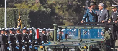  ??  ?? En Campo Marte, López Obrador encabezó la ceremonia de salutación de las Fuerzas Armadas.