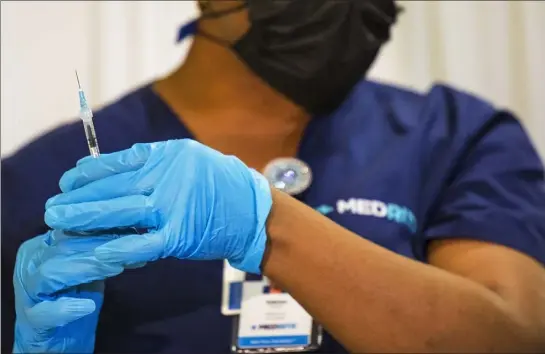  ?? Getty images file ?? a medical staffer prepares a dose of the coronaviru­s vaccine at a vaccinatio­n pop-up site in New York City on Nov. 8.