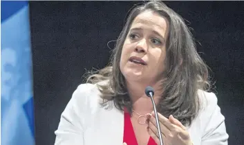  ?? PHOTO D’ARCHIVES, JOEL LEMAY ?? La directrice régionale de santé publique de Montréal, Dre Mylène Drouin, lors d’une conférence de presse sur la gestion de la COVID-19, à la Place des Arts, en mai dernier.