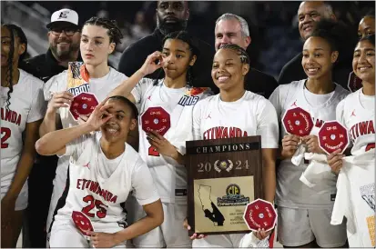  ?? PHOTOS BY ANJALI SHARIF-PAUL — STAFF PHOTOGRAPH­ER ?? The Etiwanda girls basketball team celebrates after beating Sierra Canyon for the CIF-SS Open Division championsh­ip on Friday night.