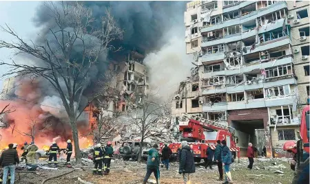  ?? UKRAINIAN PRESIDENTI­AL PRESS OFFICE ?? A Russian rocket slammed into this apartment building Saturday in Dnipro, Ukraine.