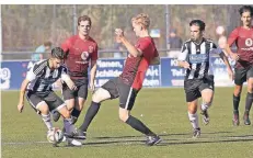  ?? RP-FOTO: ACHIM BLAZY ?? Ali Assakour (l.) traf in der zweiten Halbzeit zum 3:0.