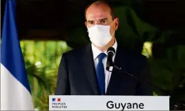  ?? (Photo AFP) ?? Le Premier ministre, hier lors de sa visite express en Guyane, a constaté une lente améliorati­on de la situation épidémiolo­gique et appelé à la vigilance de tous les Français.