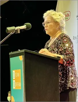  ?? FILE PHOTOS- LAKE COUNTY PUBLISHING. ?? Olga Martin Steele, co-founder of 1Team 1Dream addresses the audience at a previous gala. This year the nonprofit has planned a banner year for contestant­s.