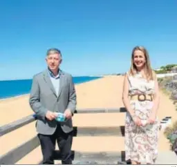  ?? H.I. ?? Carmelo Romero y Bella Verano en una de las playas de Mazagón.