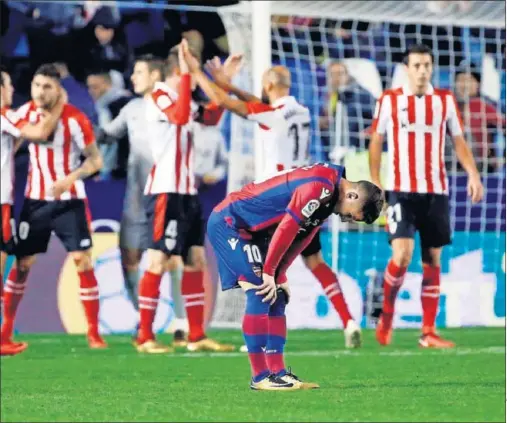  ??  ?? ZARPAZO. El Athletic venció en el Ciutat de València con la ley del mínimo esfuerzo y con algo de fortuna al final.