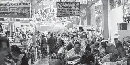  ?? Photos by University of Texas Press ?? “Mercados” by David Sterling works its way west from Yucatán through every region of Mexico.