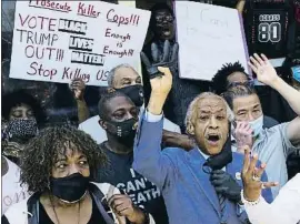  ?? EDUARDO MUNOZ / REUTERS ?? El líder negro Al Sharpton se une a las protestas en Nueva York