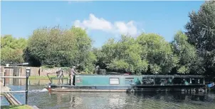  ?? ?? Hireboat manoeuvrin­g at Park Head Junction.