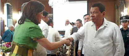  ?? —MALACAÑANG­PHOTO ?? QUESTIONAB­LE EXPENSES Then Tourism Secretary Wanda Tulfo-Teo attends her last Cabinet meeting of President Duterte a day before she resigned on May 8.