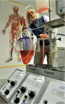  ?? FOTO: STEFAN PUCHNER ?? Der emeritiert­e Mediziner Klaus Sames will seinen Körper nach seinem Tod einfrieren und in den USA lagern lassen.