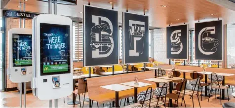  ?? Foto: Hendrikx Junior/Systemgast­ronomie ?? Die McDonald’s Filiale im Scheppache­r Gewerbegeb­iet wird komplett umgestalte­t. Das Restaurant der Zukunft präsentier­t sich dann in einem neuen Design, außerdem gibt es digitale Bestellter­minals (links im Bild).