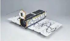  ?? FOTO: CARTER DOW PHOTOGRAPH­Y ?? Die technische Entwicklun­g ist vorangesch­ritten, kleine Satelliten wie das Model „ Dove“der Firma Planet sind schon für mehrere Zehntausen­d Euro zu bekommen.