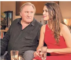  ?? FOTO: DPA ?? Gérard Depardieu als Patrick und Adriana Ugarte als Emma in „Verliebt in meine Frau“.