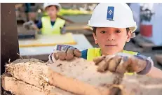  ?? FOTO: PICKARTZ ?? Im Sommer gab es eine Mitmachbau­stelle vor dem Museum, Kinder konnten auf Abstand spielen. Im August 2020 schloss das Explorado.