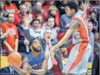  ?? ROBERTO E. ROSALES/JOURNAL ?? UNM’s Devon Williams, right, guards Spartan Darryl Gaynor II, while Lobos coach Craig Neal shouts from the bench.