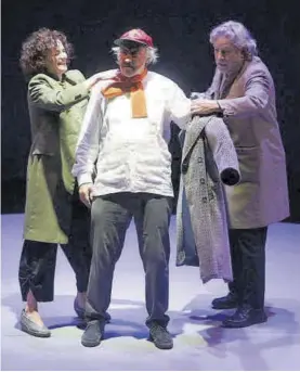  ??  ?? Els Joglars, en una reciente función en el Gran Teatro de Córdoba