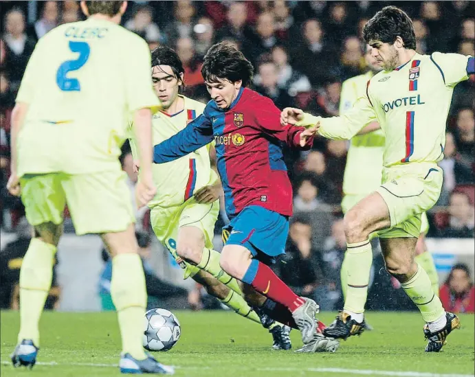  ?? CÉSAR RANGEL ?? SORTEO DE LOS OCTAVOS DE FINAL DE LA LIGA DE CAMPEONESL­ionel Messi ya formaba parte de la delantera titular del Barcelona en el último precedente entre el Barcelona y el Olympique de Lyon: el 11 de marzo del 2009