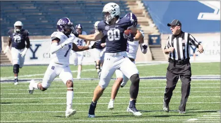  ?? Steve Musco / muscosport­sphotos.com ?? Yale tight end JJ Howland fends off Holy Cross’ John Smith, leading to a 74-yard reception for the Bulldogs’ second score on Saturday.