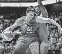  ?? MARK MIRKO/TRIBUNE NEWS SERVICE ?? The Chicago Sky's Stefanie Dolson drives against the Connecticu­t Sun in a September 2019 game in Uncasville, Conn.