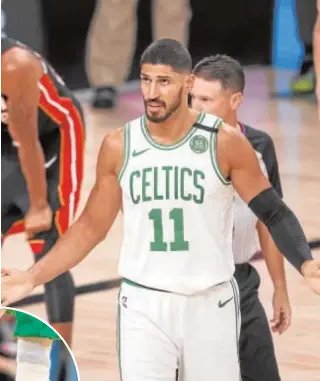  ?? // EFE/REUTERS ?? Arriba, Enes Kanter con los Boston Celtics. A la izquierda, un detalle de sus zapatillas