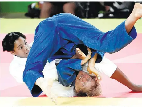  ??  ?? Unvollende­t: Eine Olympia-Medaille fehlt Sabrina Filzmoser (in Blau) noch. 2016 scheiterte sie in Rio in der ersten Runde (Bild)