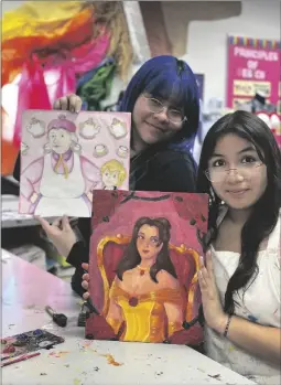  ?? MARISIA MENDOZA PHOTO ?? Sammie German (left) and Arely Garcia (right) pose with their artworks at Southwest High School on February 10, 2023.