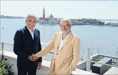  ?? ANDREA MEROLA / EFE ?? Alberto Barbera y Roberto Cicutto antes de presentar la 77.ª edición del Festival de Venecia