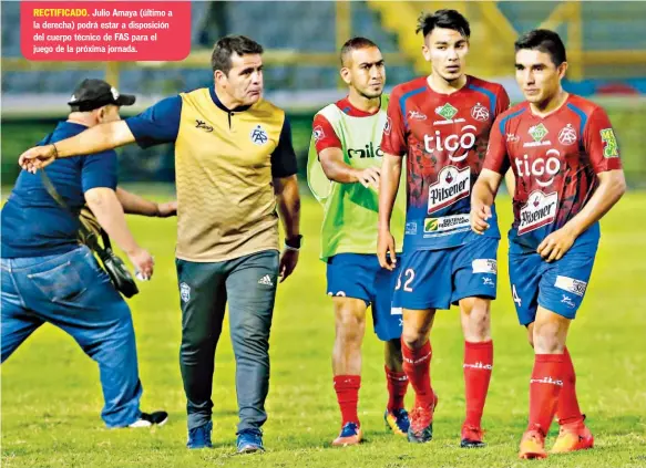  ??  ?? Julio Amaya (último a la derecha) podrá estar a disposició­n del cuerpo técnico de FAS para el juego de la próxima jornada.