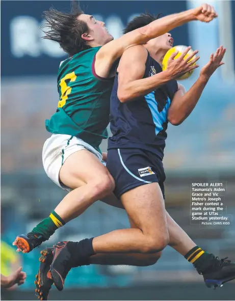  ?? Picture: CHRIS KIDD ?? SPOILER ALERT: Tasmania’s Aiden Grace and Vic Metro’s Joseph Fisher contest a mark during the game at UTas Stadium yyesterday. y