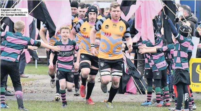  ?? Pic: George McMillan ?? Captain’s call Pete McCallum leads out the side