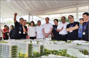  ?? TOH YONG CHUAN/ST PHOTO ?? DPM Teo Chee Hean (left) announces the launch of the masterplan for the Punggol Digital District.